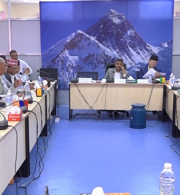 समितिमा मन्त्री नआएपछि सांसदहरुको आक्रोशः मन्त्री र सरकार जवाफदेही नभए समिति नै खारेज गरौँ
