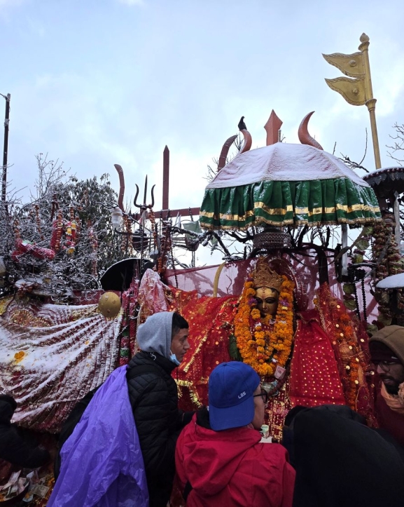 ताप्लेजुङको पाथीभरा मन्दिर क्षेत्रमा वर्षको पहिलो हिमपात