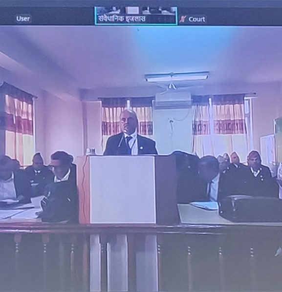 वैधताको कसीमा सरकार, प्रतिनिधि सभा विघटनविरुद्ध वकिलले देखाए– संविधान