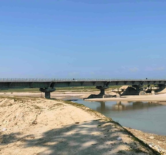 दोदा नदीमा निर्माणाधीन पुलको काम ९० प्रतिशत पूरा