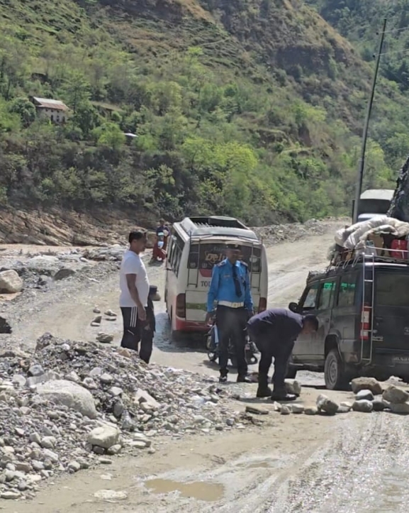 बीपी राजमार्गको काभ्रे खण्डमा राति यातायात सञ्चालनमा रोक