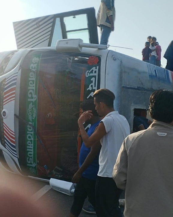 बर्दघाटमा बस दुर्घटना हुँदा पाँच जना घाइते