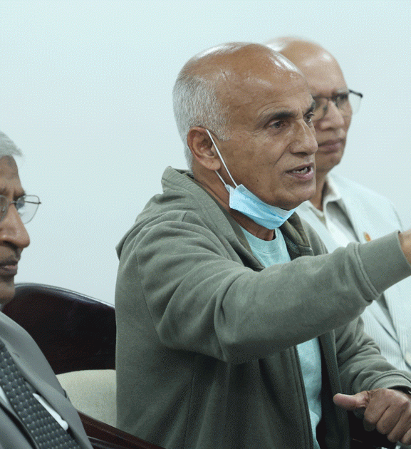 प्रधानमन्त्री कार्कीलाई डा. गोविन्द केसीले बुझाए १० बुँदे ज्ञापन पत्र