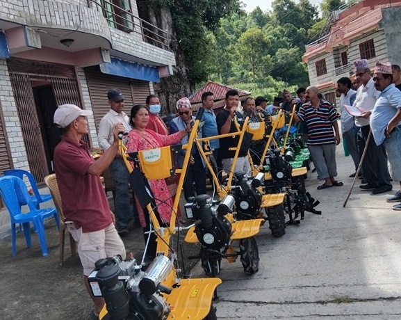 किसानलाई प्रविधिमैत्री बनाउन अनुदानमा हाते ट्र्याक्टर