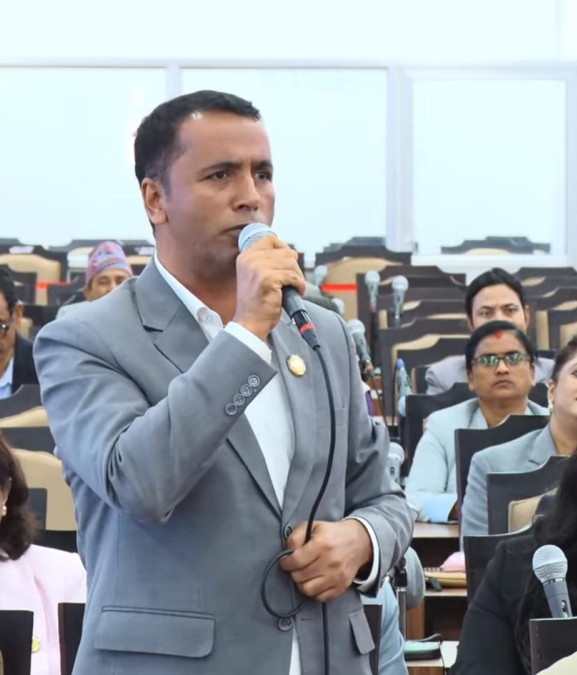 नेकपा प्रमुख सचेतक दुलालको प्रश्न- के खाएपछि सरकारलाई मध्यरातमा जोश आउँछ ?