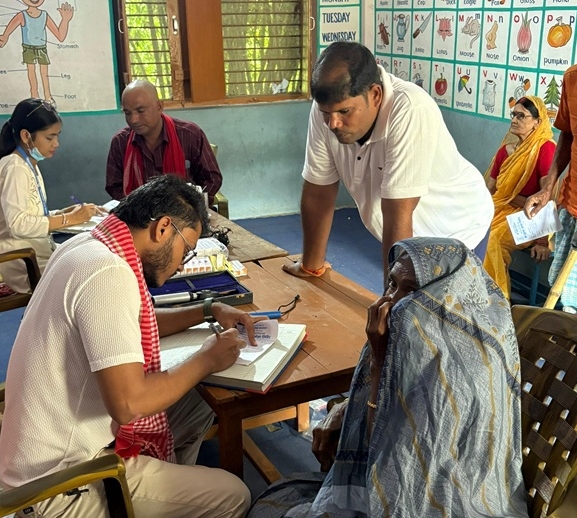 निःशुल्क आँखा शिविरमा २ सय ५३ जना लाभान्वित