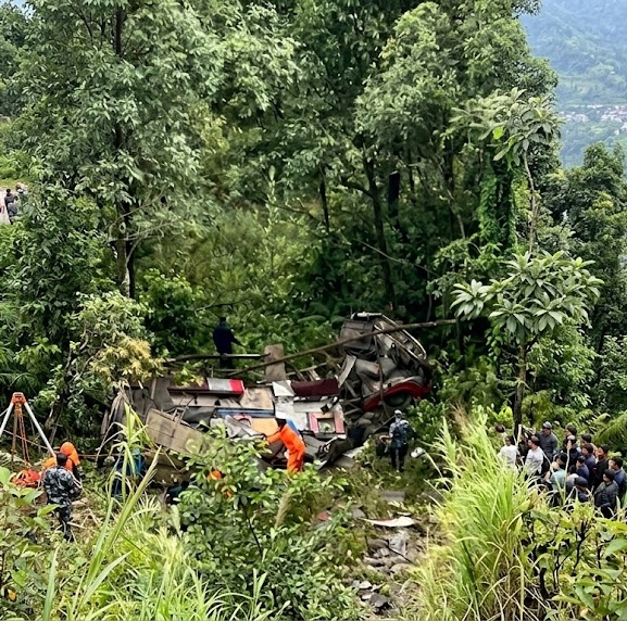 पोखरामा स्कुल बस दुर्घटना : पाँच जनाको मृत्यु, १४ जना घाइते