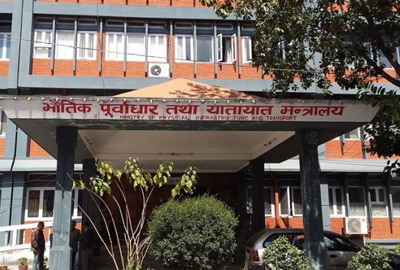 क्षतिग्रस्त सडक पुनर्निर्माणमा १२ अर्ब लाग्ने, अवरुद्ध सडक सञ्चालन सरकारको पहिलो प्राथमिकतामा
