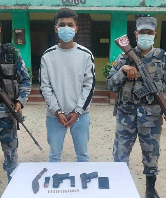चन्द्रनिगाहपुरबाट अत्याधुनिक हतियारसहित युवक पक्राउ