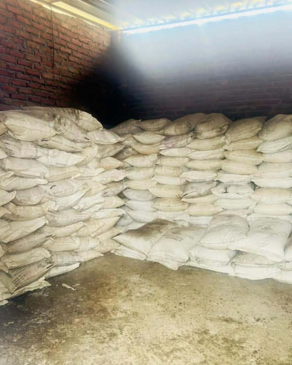 कपिलवस्तुमा अनुदानको मल कालोबजारी : व्यापारीसहितका घरमा छापा, २२६ बोरा बरामद