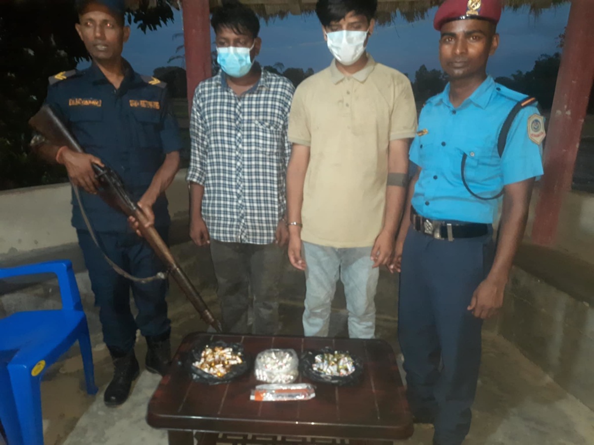 लागुऔषधसहित २ जना पक्राउ