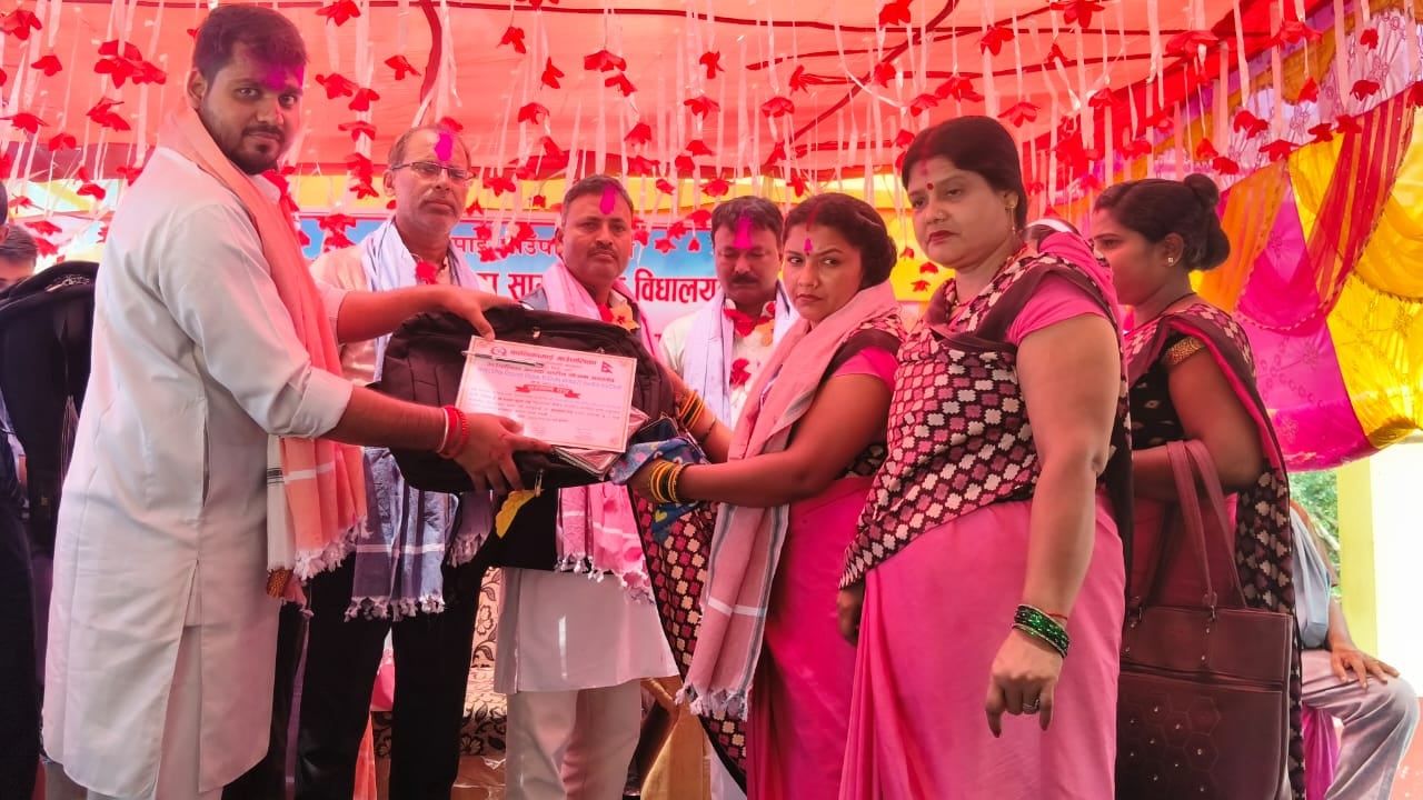कालिकामाई गाउँपालिकाका शिक्षक, कर्मचारी र ज्येष्ठ नागरिकलाई सम्मान