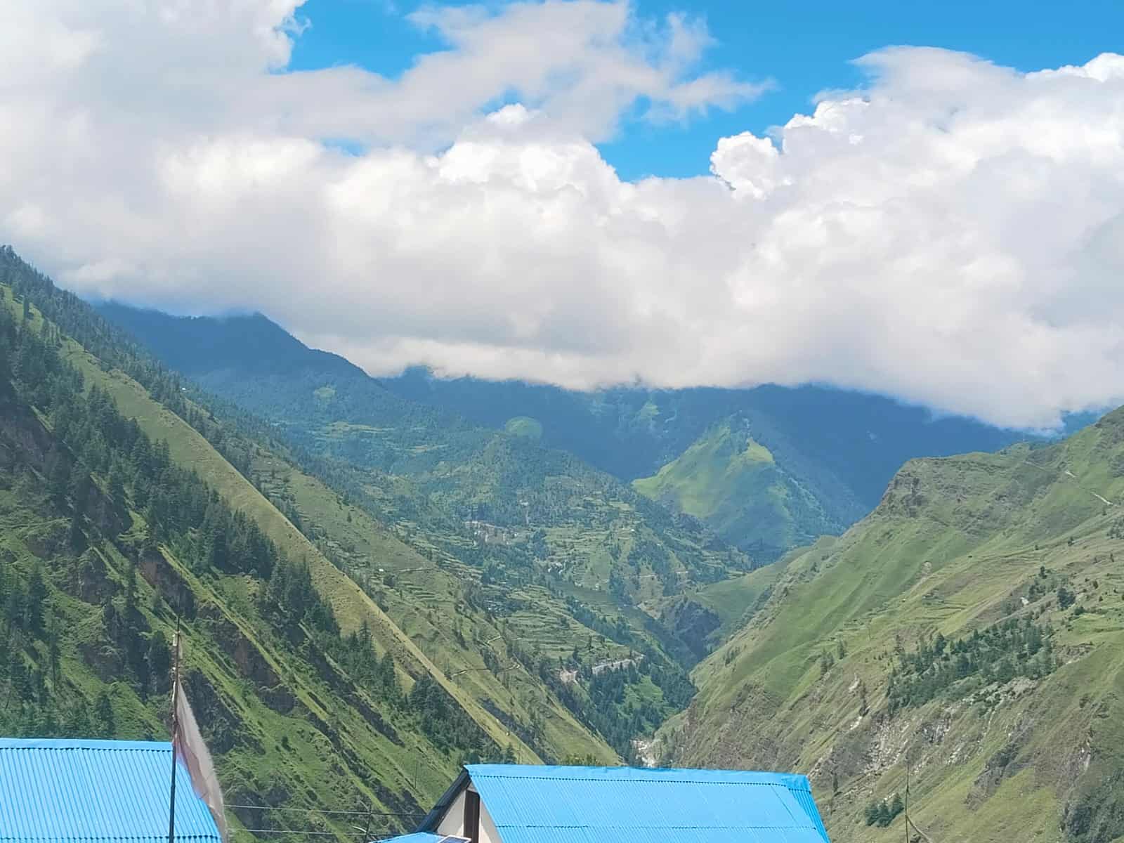 सूर्यसँगै अस्ताउँछन् मुड्केचुलाका टेलिफोन टावर