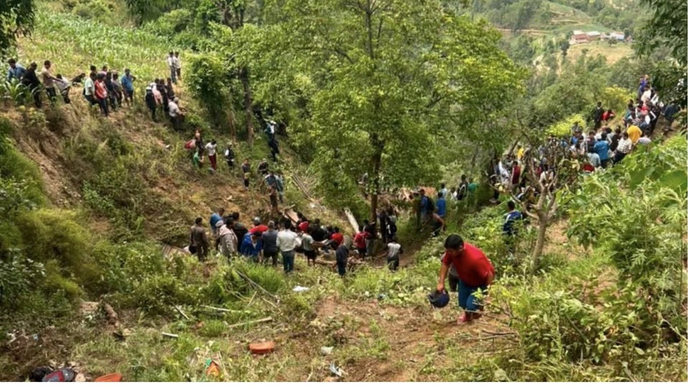 काभ्रेमा बस दुर्घटना हुँदा ७ जनाको मृत्यु