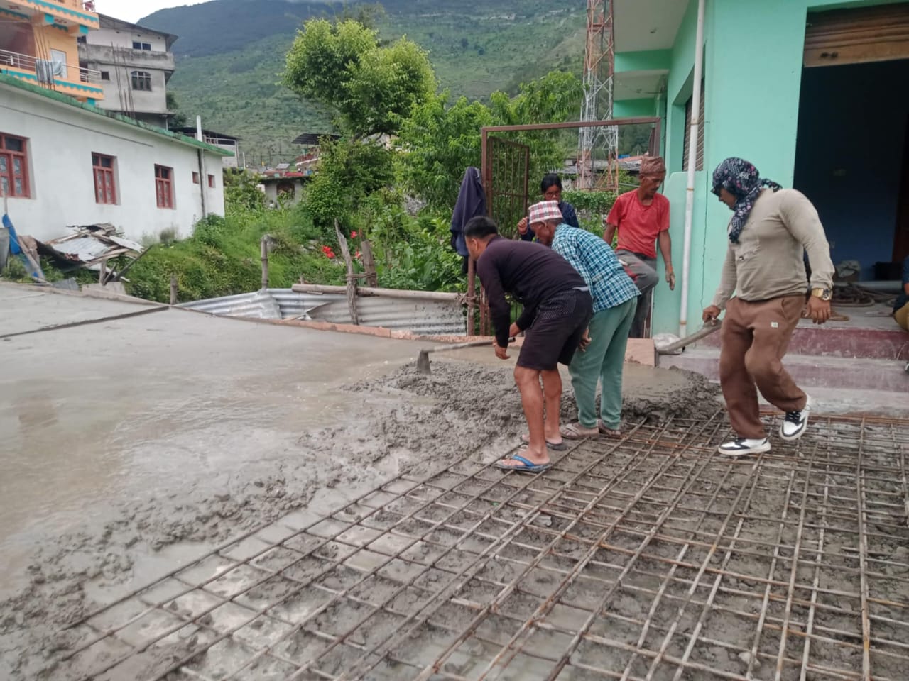 चैनपुर बजारको पूर्वाधार विकास तीव्र, सडक र नाली सुधार गरिँदै