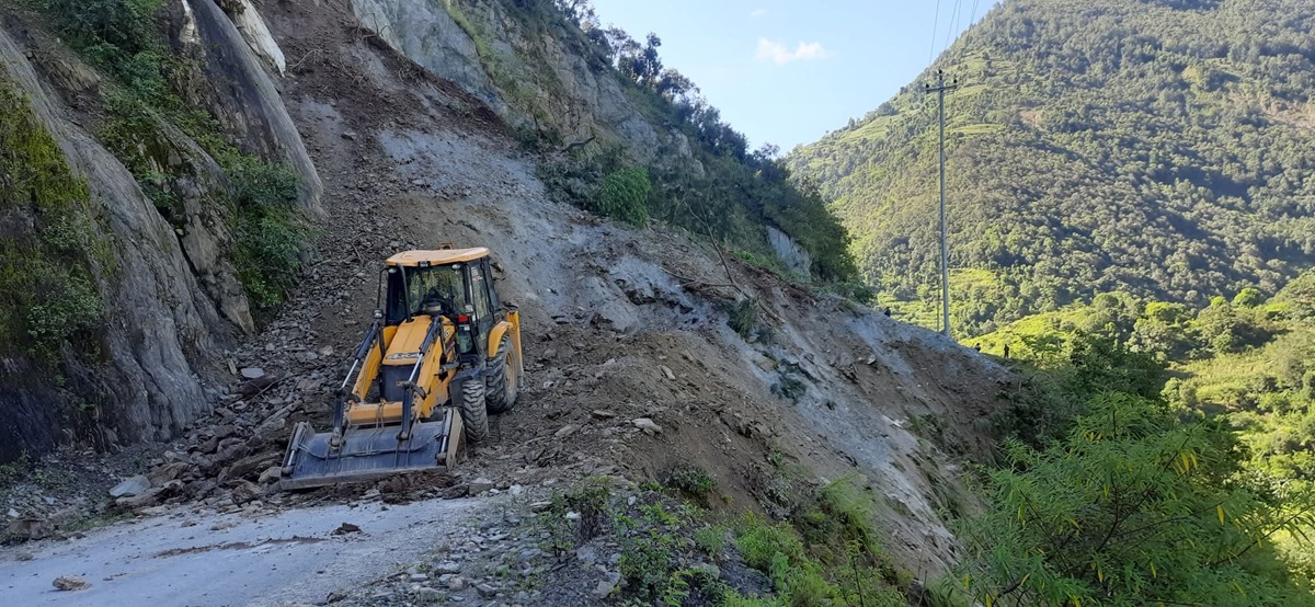 जसपा नेपालको राष्ट्रिय महाधिवेशन मञ्च हावाहुरीले भत्कायो