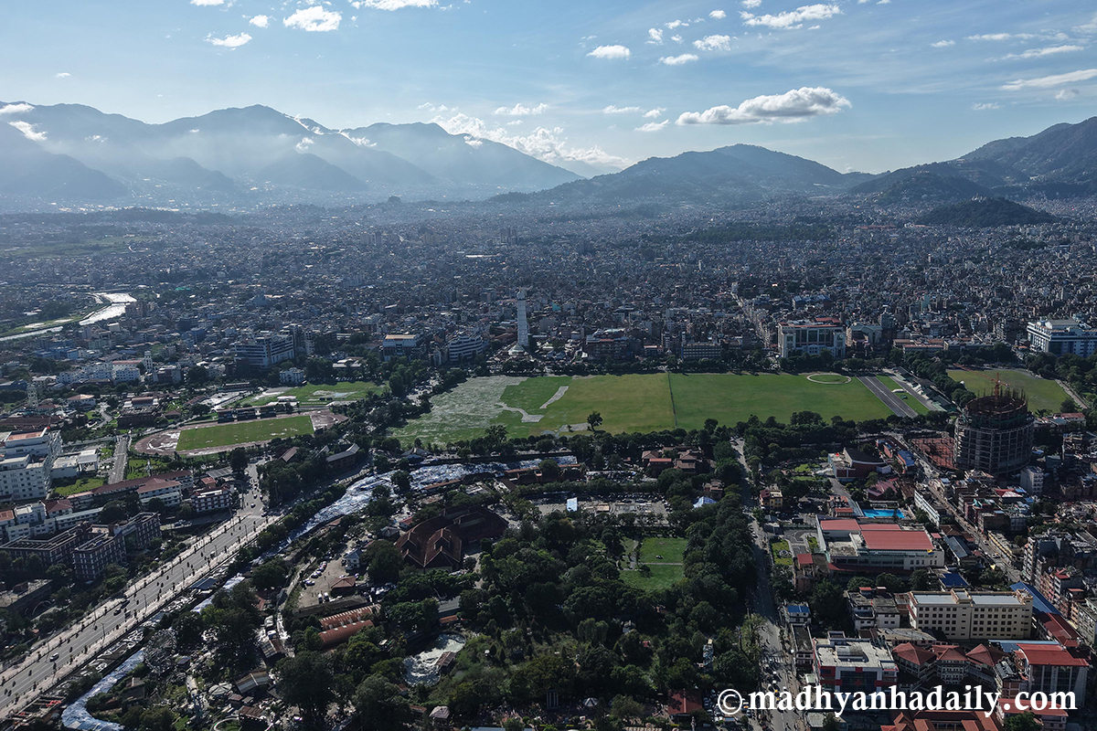 चार दिनको लगातार झरीपछि खुलेको काठमाडौं उपत्यका (तस्बिरहरू)