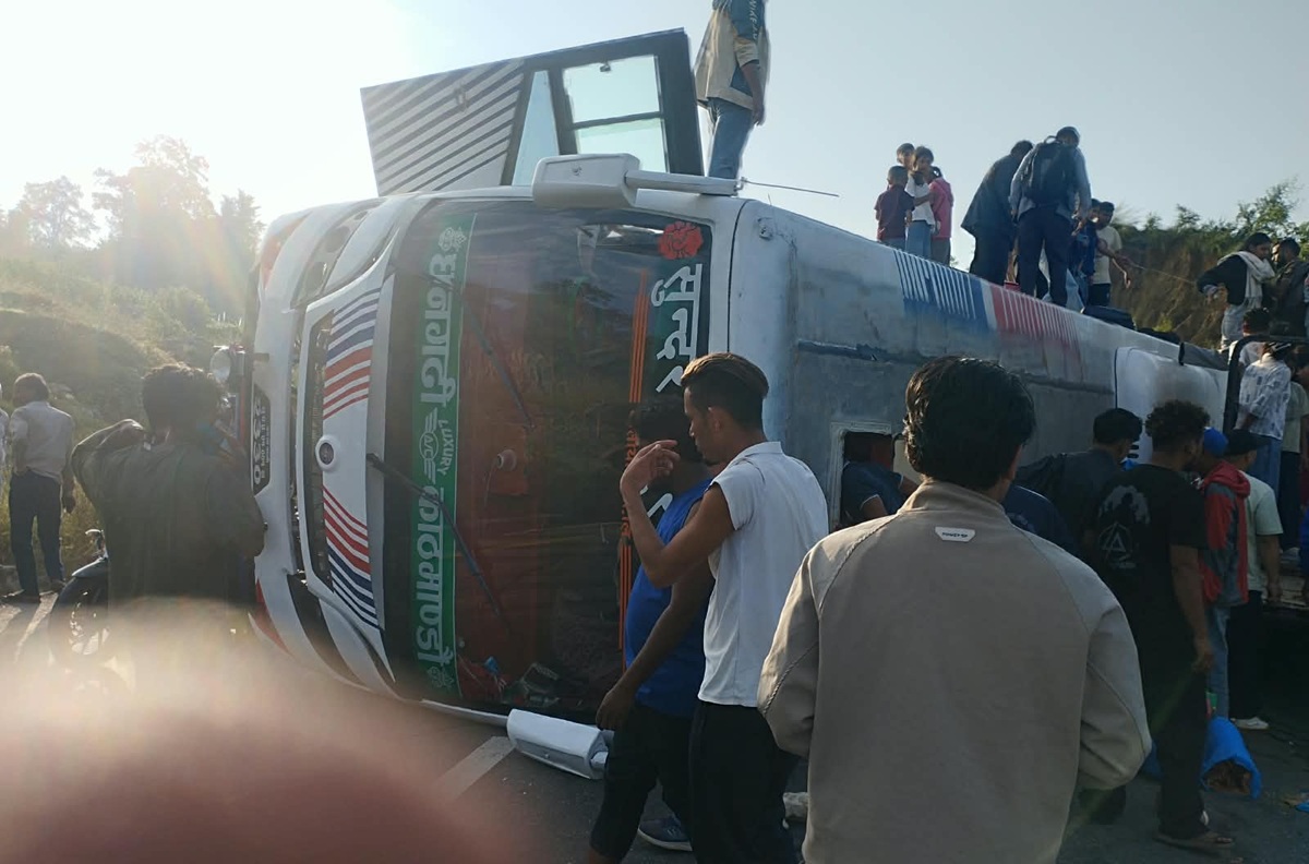बर्दघाटमा बस दुर्घटना हुँदा पाँच जना घाइते