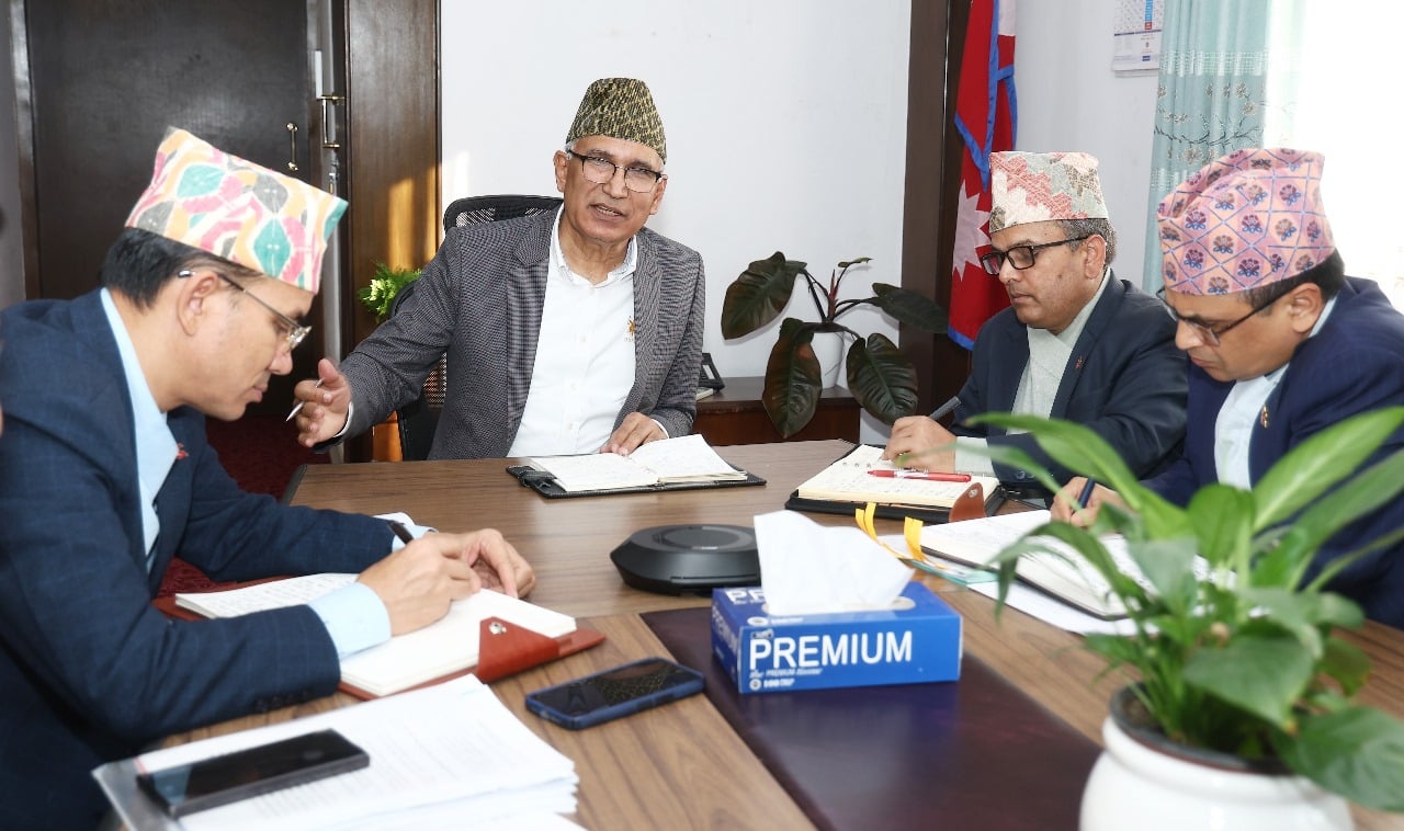 राजस्व संकलनमा थप मिहिनेत गर्न अर्थमन्त्रीको निर्देशन