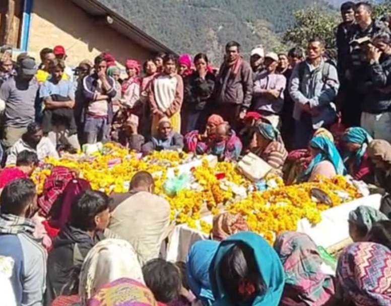 रुकुम पश्चिम जिप दुर्घटना : मृतक आठ जनाको गरियो अन्त्येष्टि