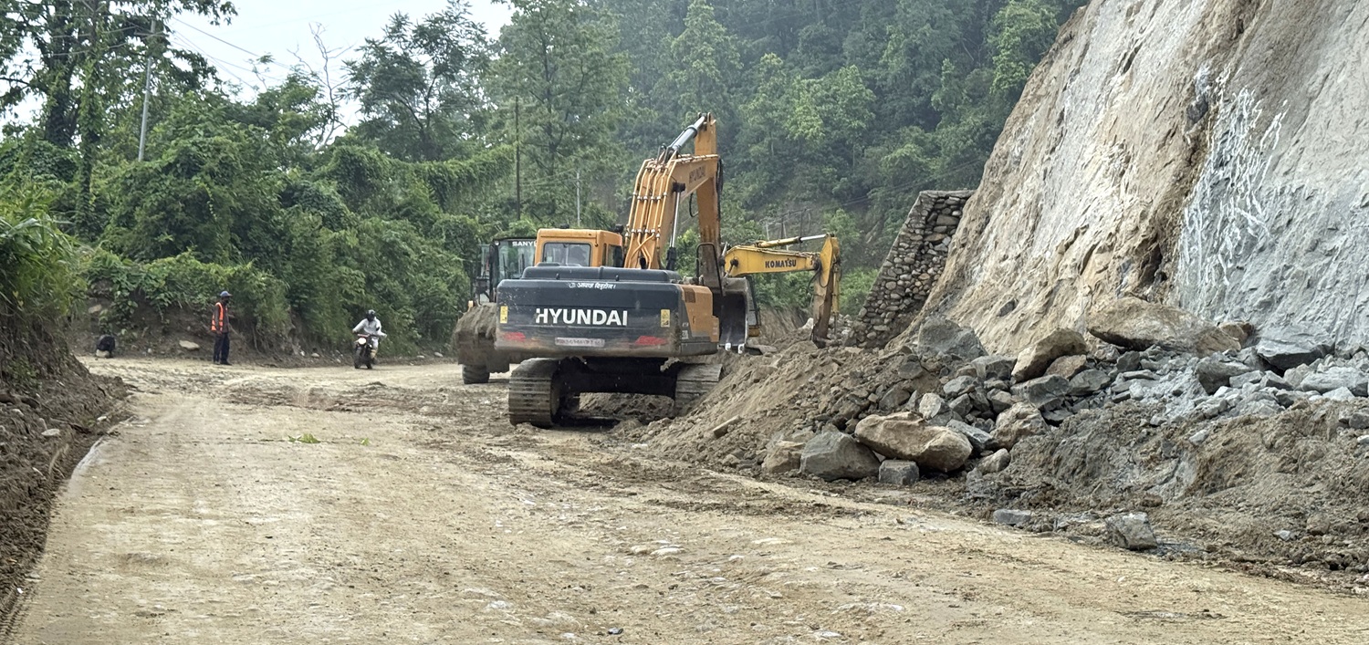 जसपा नेपालको राष्ट्रिय महाधिवेशन मञ्च हावाहुरीले भत्कायो