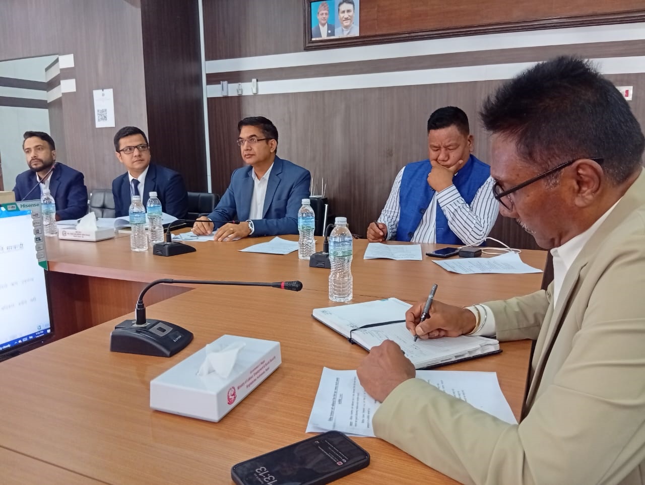 बिनाधितो ऋण कार्यविधिमाथि छलफल, खाडी जानेलाई दुई र युरोप जानेलाई पाँच लाख ऋण