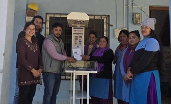 ज्योति विकास बैंकद्वारा स्वास्थ्यचौकीहरूलाई बेबी वार्मर प्रदान