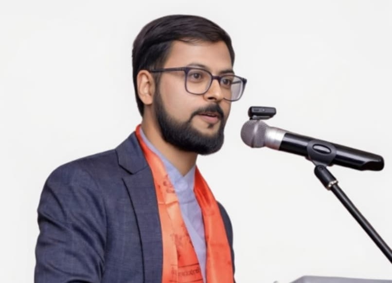 कविता- राजनेता : नयाँ र पुरानो
