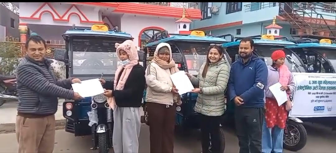 बर्दियाका महिलालाई इलेक्ट्रोनिक अटो रिक्सा सहयोग