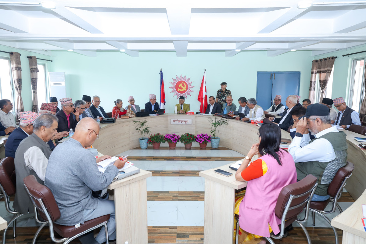 एमाले पोलिटब्युरो बैठकः उपाध्यक्षको प्रतिवेदनमा छलफल जारी