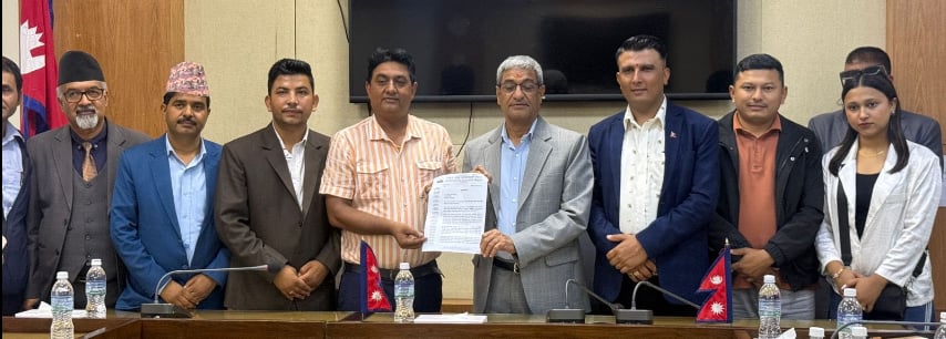 राष्ट्रिय लोक तथा दोहोरी गीत प्रतिष्ठान र राष्ट्रिय लोक सञ्चारकर्मी पुगे गृहमन्त्री भेट्न, अश्लीलता फैलाउने तिज गीत रोक्न माग