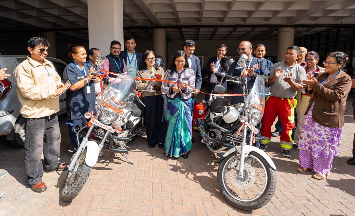 ट्राफिक जाम छिचोल्दै बिरामीसम्म पुग्न बाइक एम्बुलेन्स