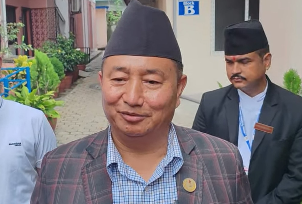 दलको नेताबाट हटे पनि राजीनामा दिन्नँः मुख्यमन्त्री लामा