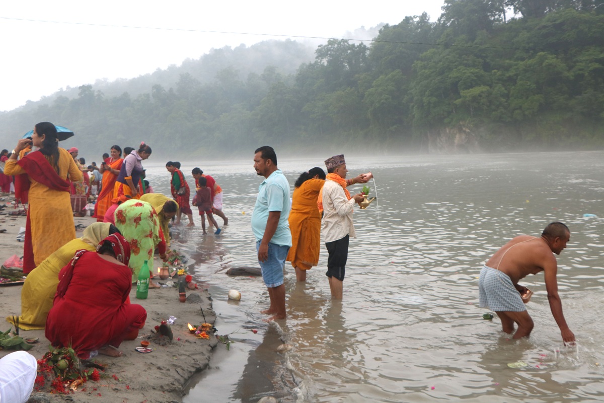 देवघाटमा भक्तजनको घुइँचो