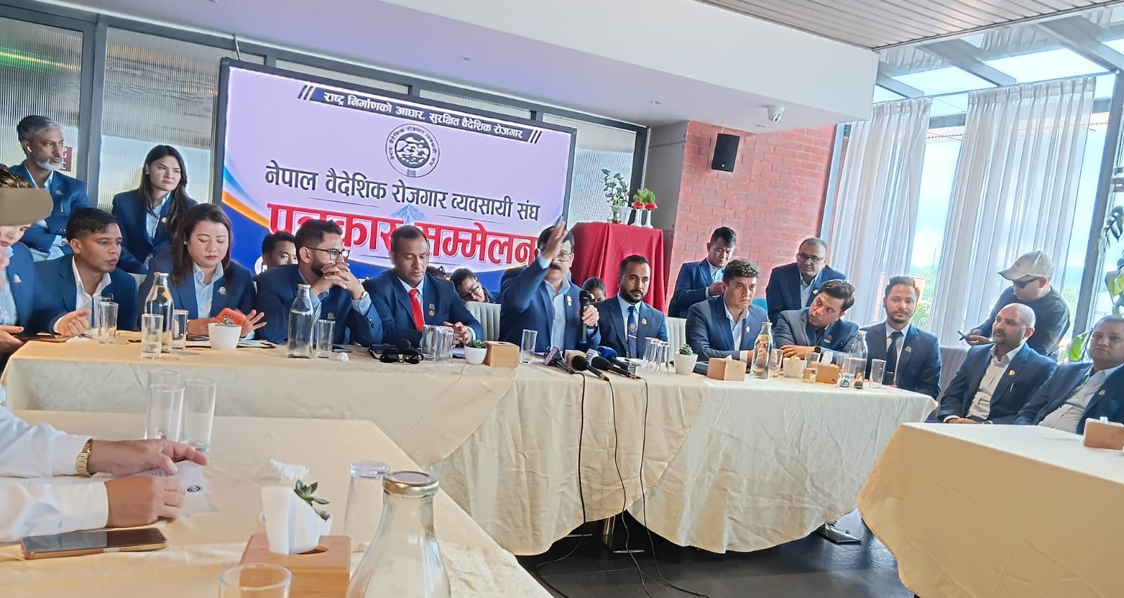 भदौ १ गतेदेखि श्रमिक उडाउन राेक्ने संघको औपचारिक घाेषणा