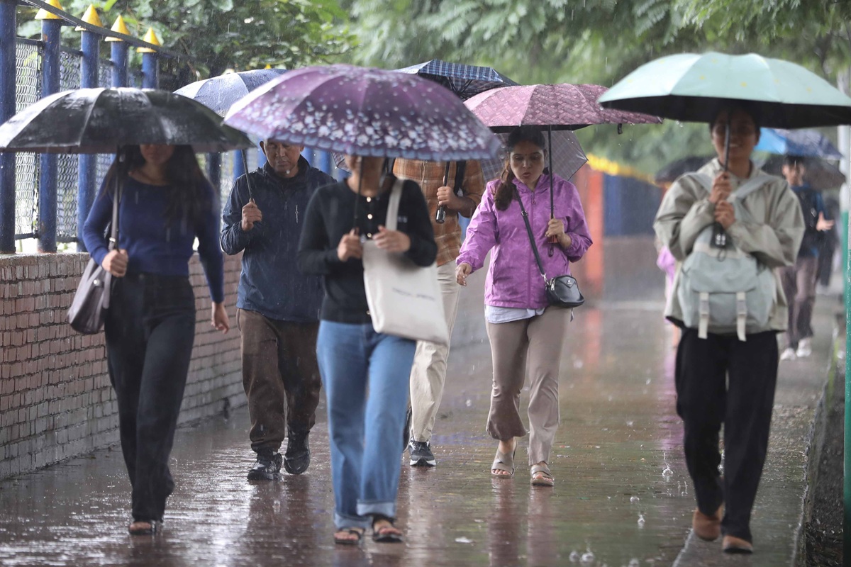 अविरल वर्षाले जनजीवन कष्टकर