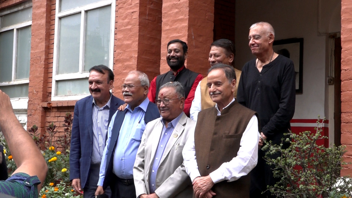 चाक्सीबारी बैठकको निष्कर्ष : सरकारले जनताका काम गरोस्, संविधान संशोधनको प्रक्रिया सुरु होस्