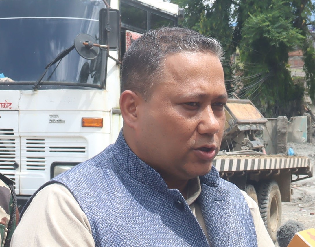 केरुङमा रोकिएका नागरिकलाई वैकल्पिक मार्गबाट नेपाल ल्याइन्छ : परराष्ट्रमन्त्री खनाल