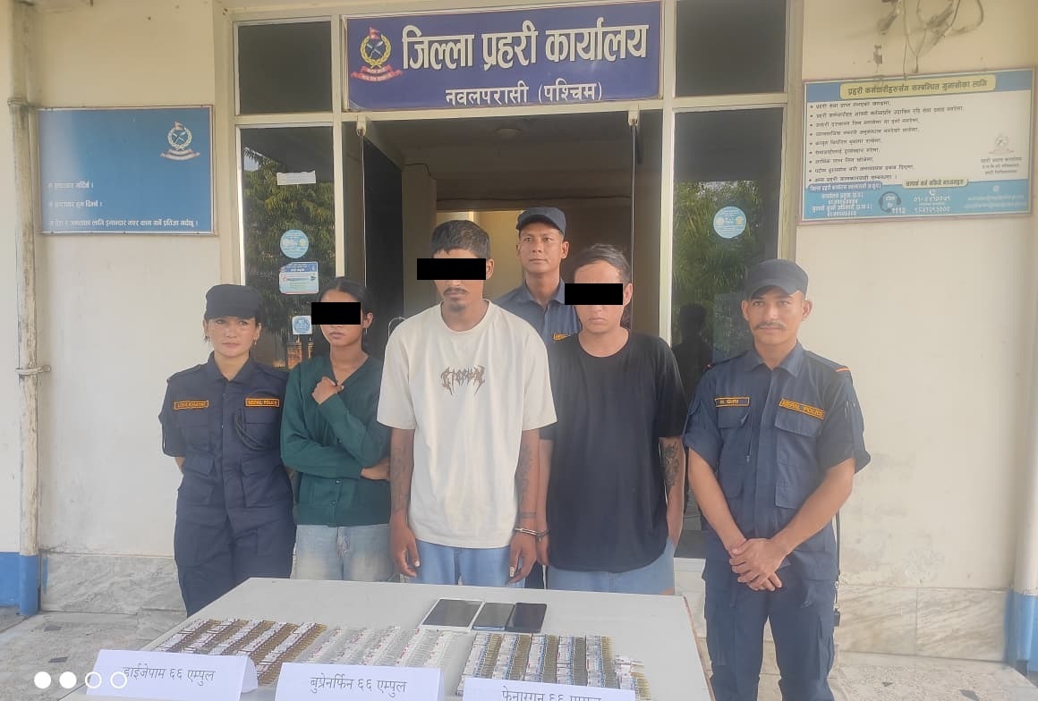 लागुऔषधसहित तीन जना पक्राउ