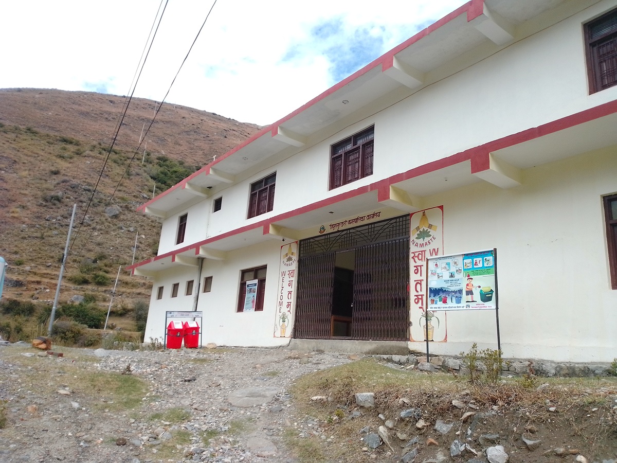 डोल्पाको त्रिपुरासुन्दरीमा १ सय ११ जना करार कर्मचारी, कार्यालय सहयोगी मात्रै ३० जना