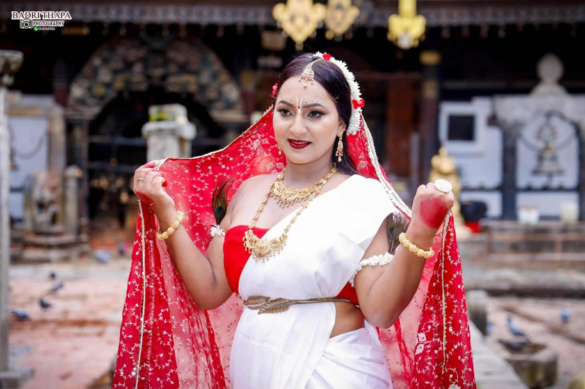 राधा अवतारमा गायिका भारती