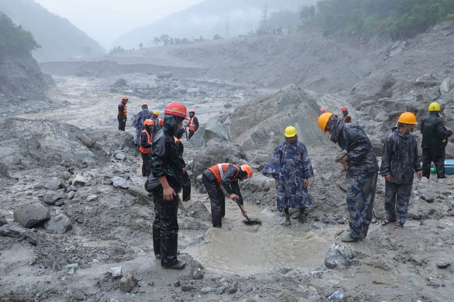 त्रिशूली ३ ‘ए’ जलविद्युत् आयोजनाको सुरुङमा फसेकाको उद्धार प्रयास तीव्र