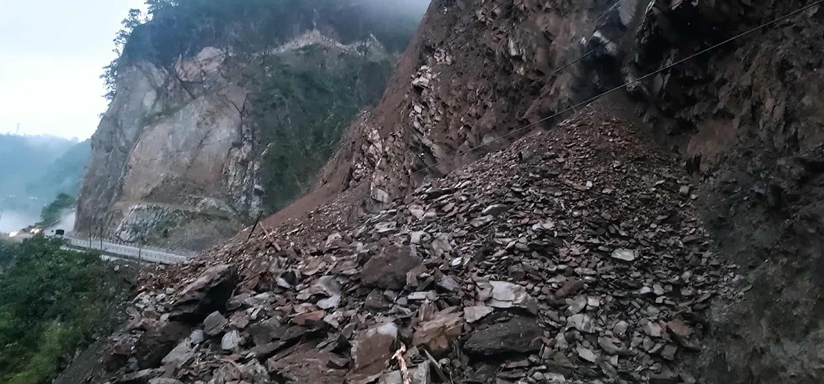 तुइन खोला क्षेत्रको पहिरोः पोखरा–काठमाडौं यातायात समेत प्रभावित