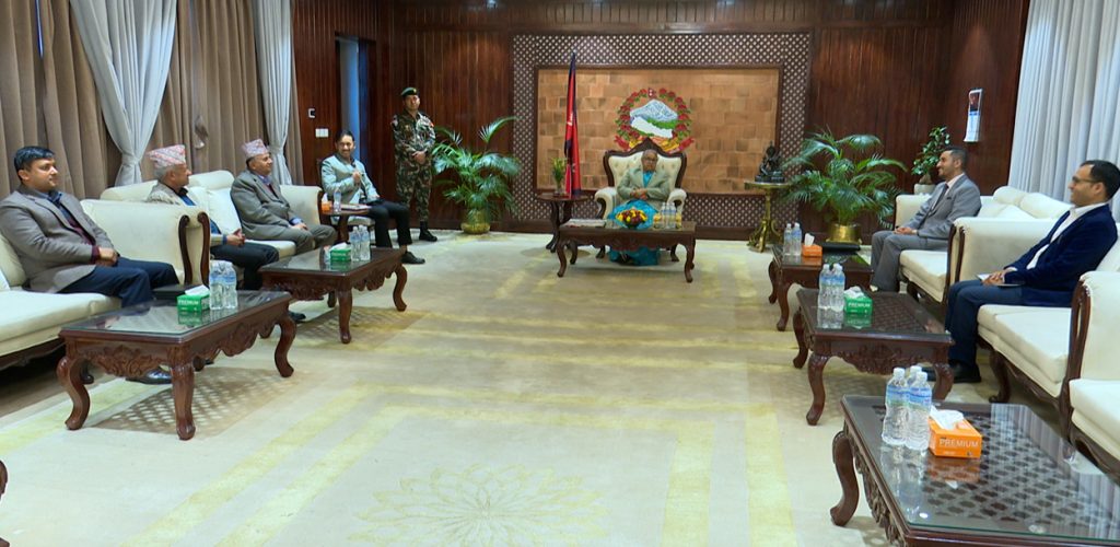 एमाले नेताहरुसँग प्रधानमन्त्रीको छलफल