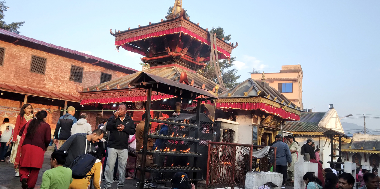 नवरात्रको दोस्रो दिन : शक्तिपीठ एवं देवी मन्दिरमा भक्तजनको लर्को