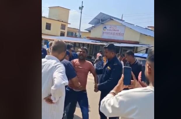 प्रहरीको कारबाहीपछि व्यापारीले गरे आत्मदाह प्रयास, प्रहरीमाथि घुस मागेको आरोप