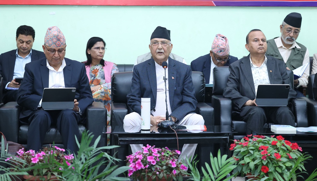 एमालेमा उठ्यो उमेरहद हटाएकोमा प्रश्न, विद्याको वकालत नगर्न ओलीको चेतावनी
