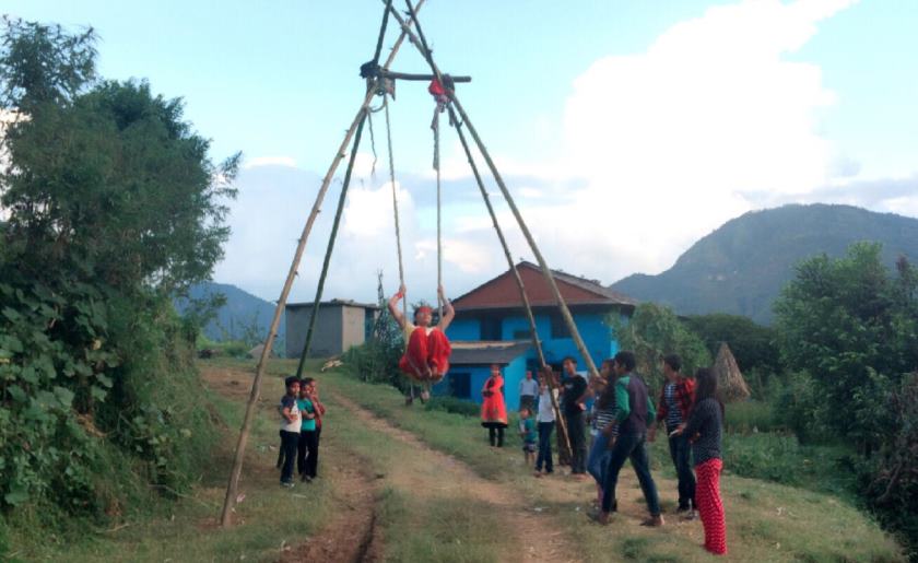 हराउन थाले दसैँका परम्परागत पिङ