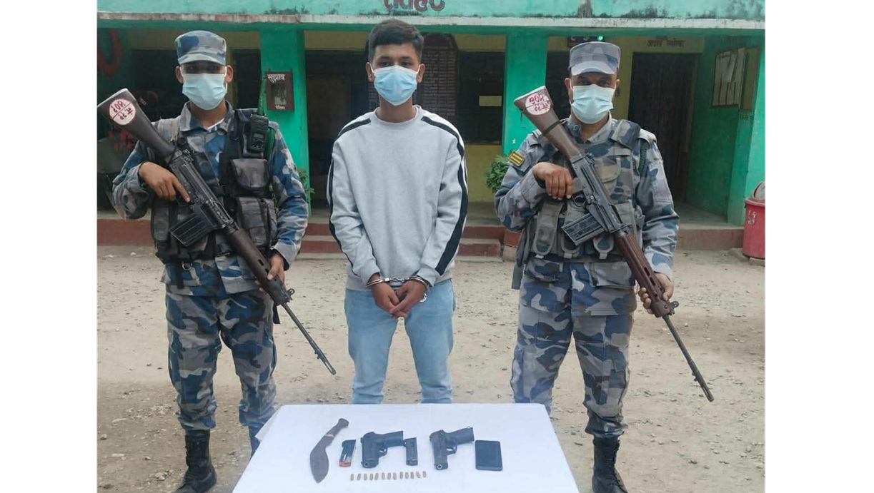 चन्द्रनिगाहपुरबाट अत्याधुनिक हतियारसहित युवक पक्राउ