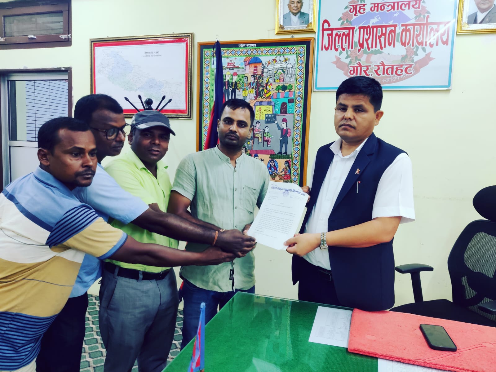 भारतीय कुखुराको तस्करी बढ्दा नेपाली व्यवसायी मारमा